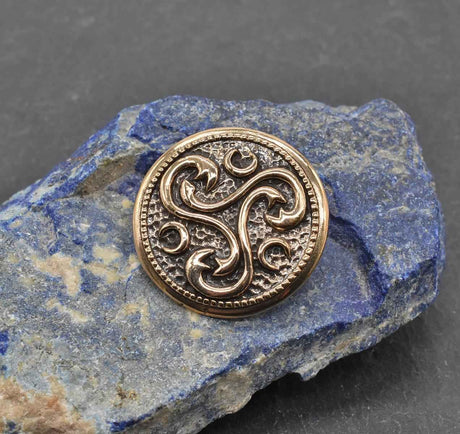 Römische Triskele-Brosche