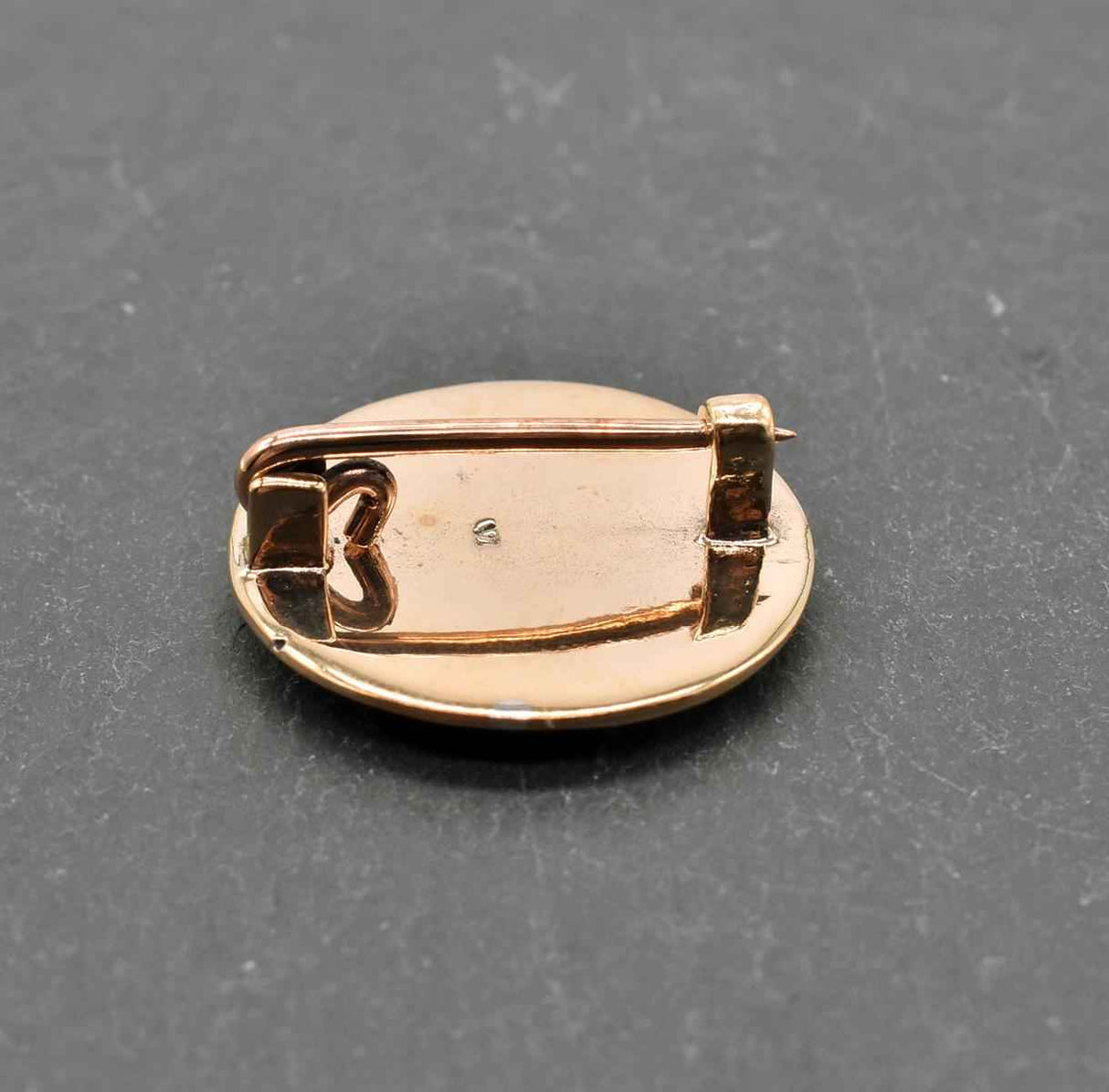 Römische Triskele-Brosche