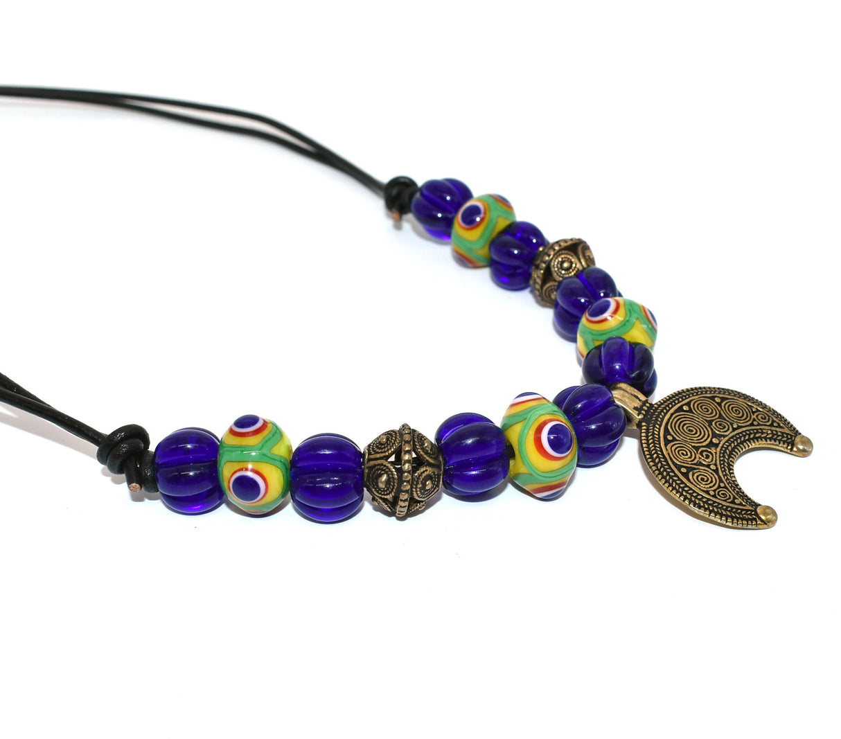 Lunula Halskette NOVA – Römisches Bronze Mondamulet mit handgefertigten Lampwork Glasperlen in Blau und Grün-Gelb