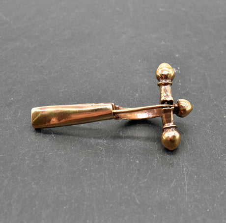 Unterseite der Antike römische Zwiebelfibel aus Bronze