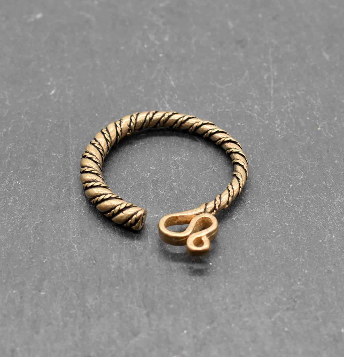 Slawische Schläfenringe