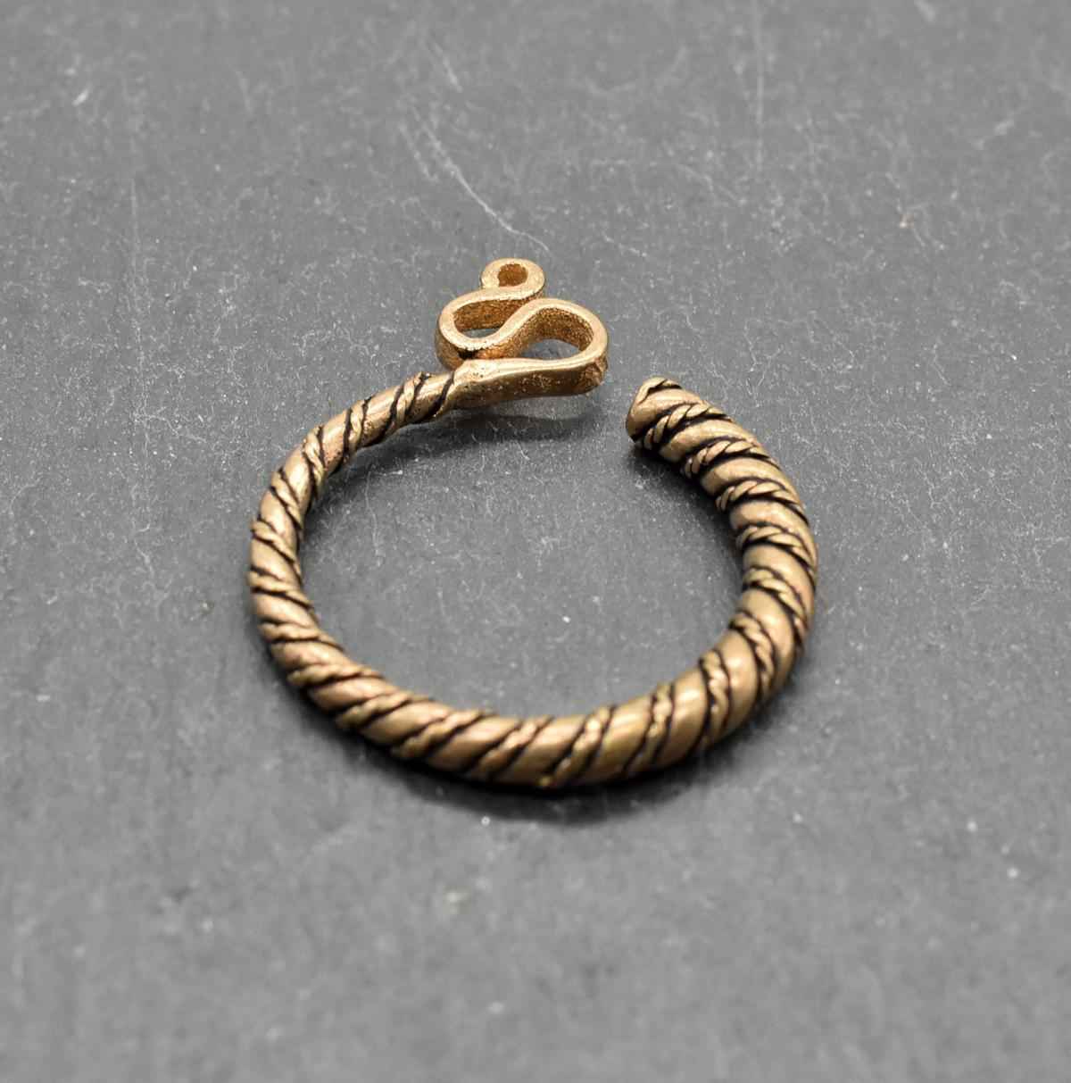 Slawische Schläfenringe