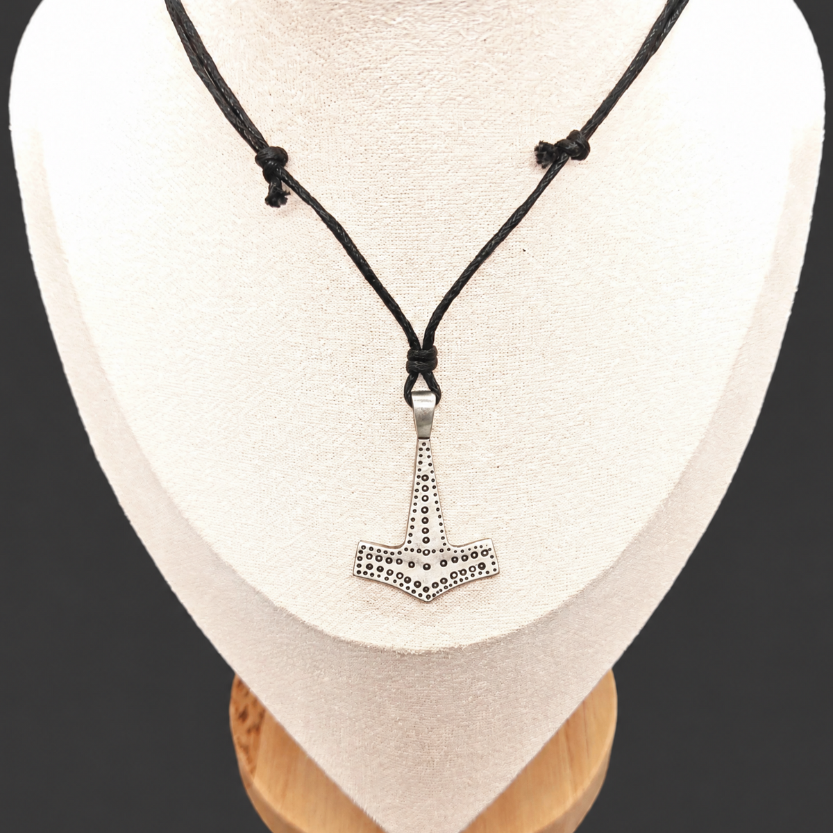 Thorshammer-Kette aus Zinn mit schwarzem Baumwollband