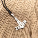 Thorshammer-Kette aus Zinn mit schwarzem Baumwollband