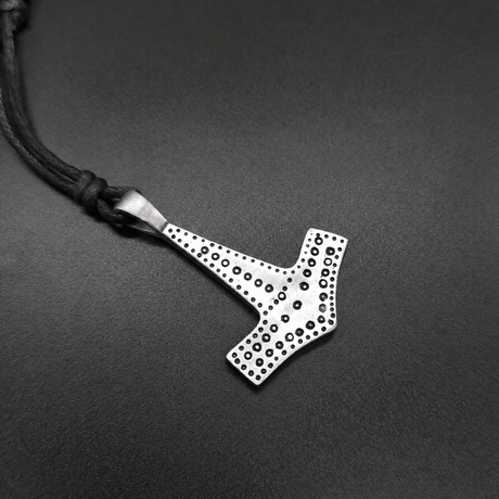 Thorshammer-Kette aus Zinn mit schwarzem Baumwollband