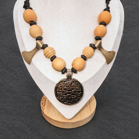 Vegvisir Kette mit Holzperlen und Bartäxten