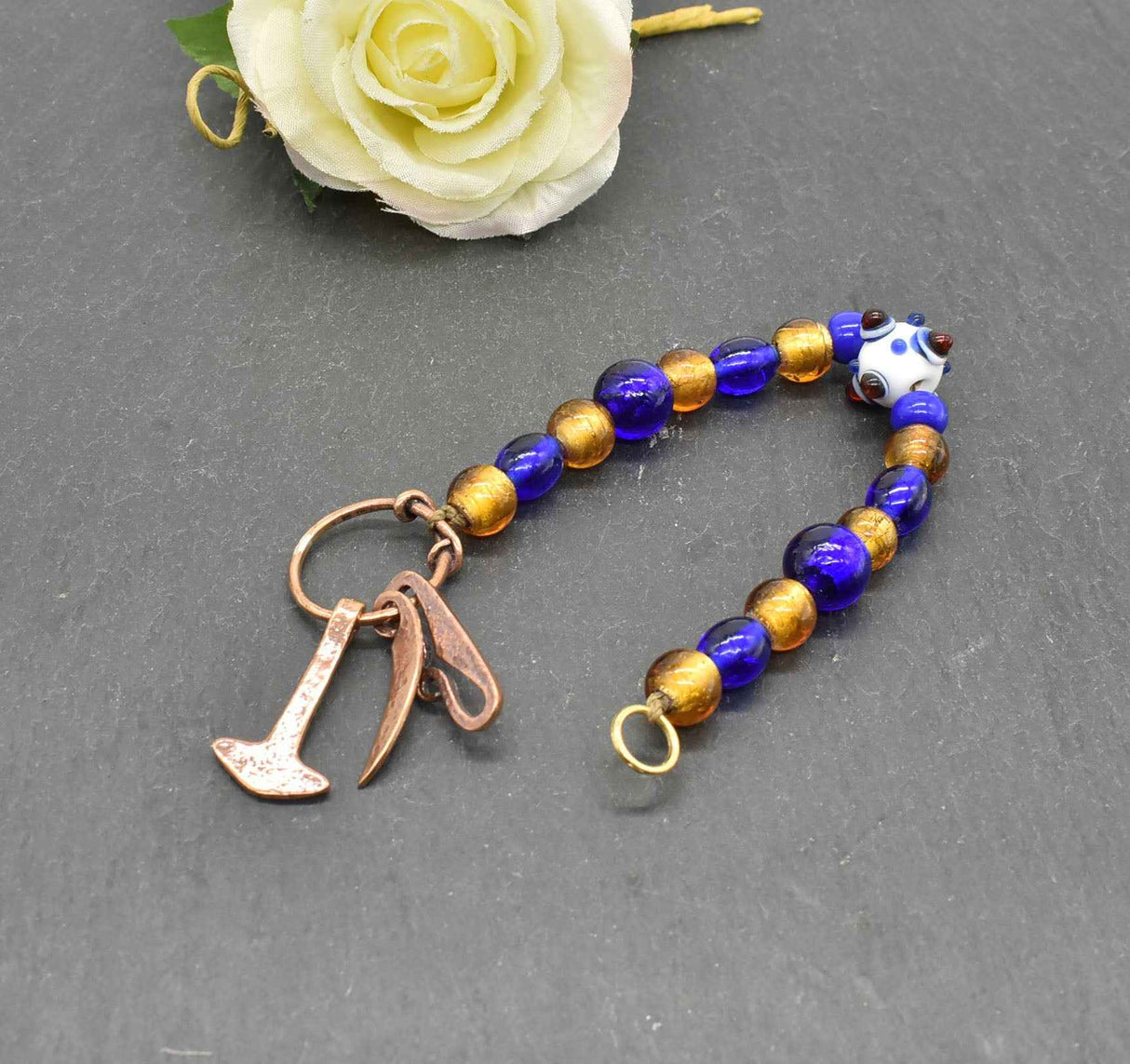 Wikingerschmuck aus Bronze – Anhänger mit Fibelkette