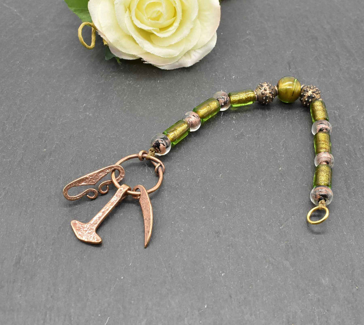 Wikingerschmuck aus Bronze – Anhänger mit Fibelkette