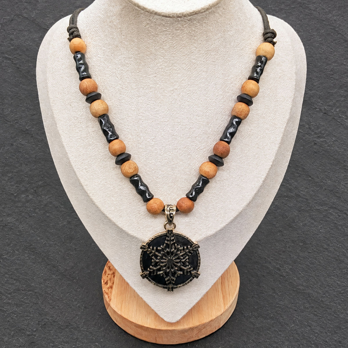 Wikinger Holzperlenkette mit Runen