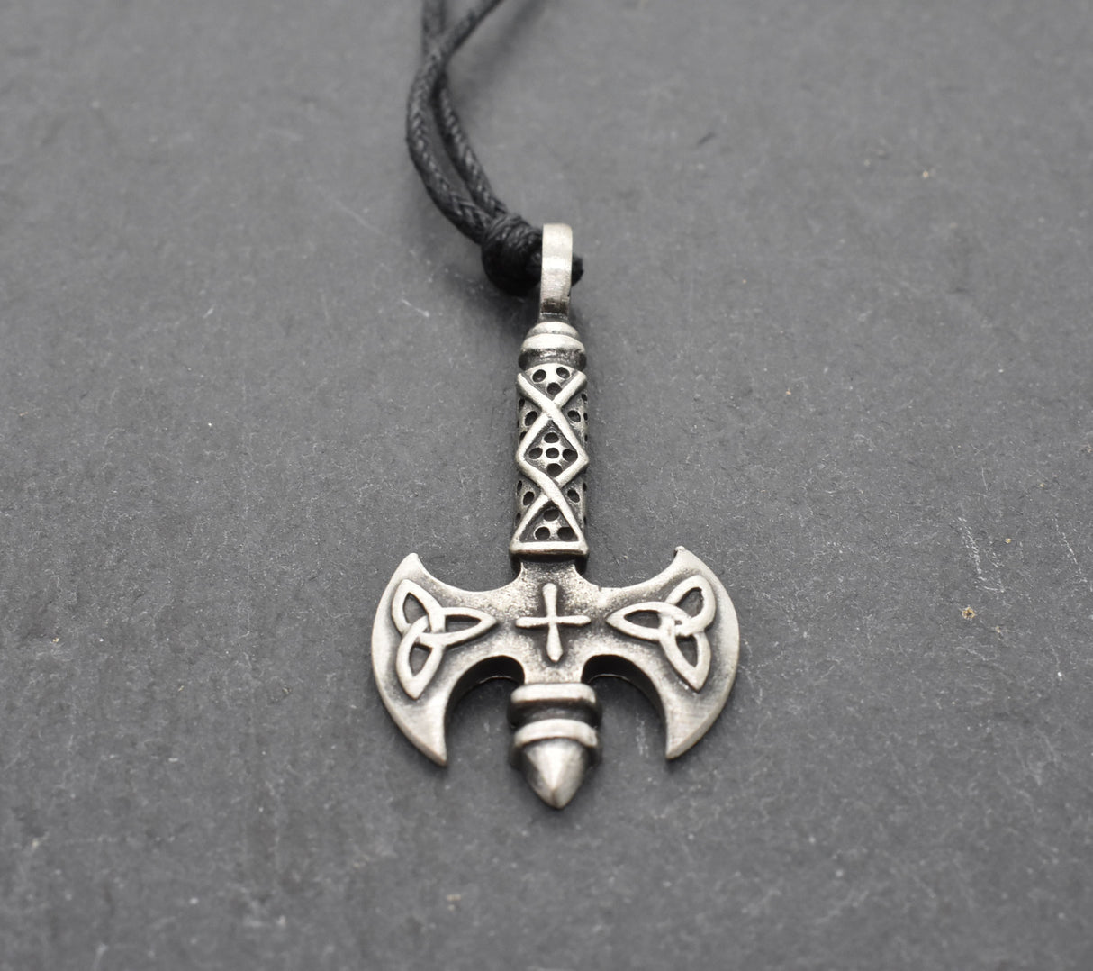 Wikinger Doppelaxt Kette – Schmuck für Schutz &amp; Stärke | Mittelalterlicher Talisman