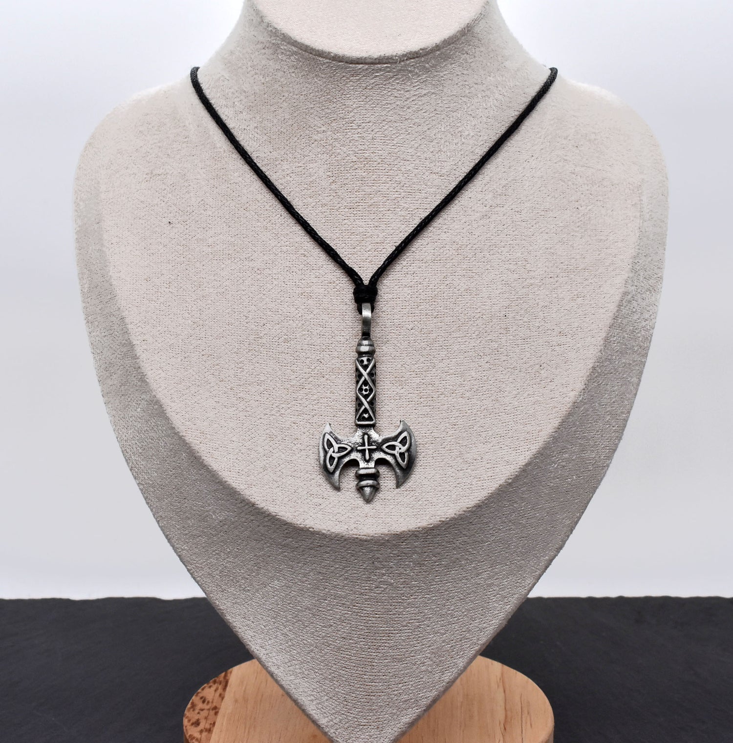 Wikinger Doppelaxt Kette – Schmuck für Schutz & Stärke | Mittelalterlicher Talisman