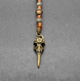 Nordisches Gebamsel mit Rabenschädel