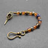 Nordisches Gebamsel mit Rabenschädel