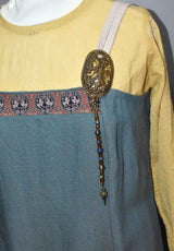 Nordisches Gebamsel mit Rabenschädel