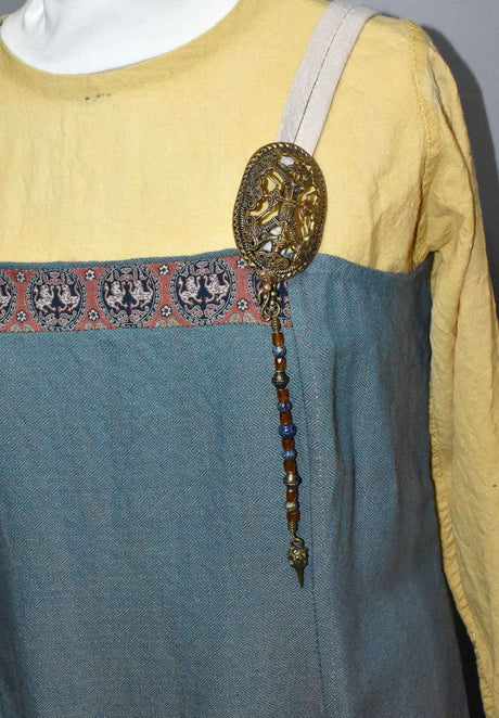 Nordisches Gebamsel mit Rabenschädel