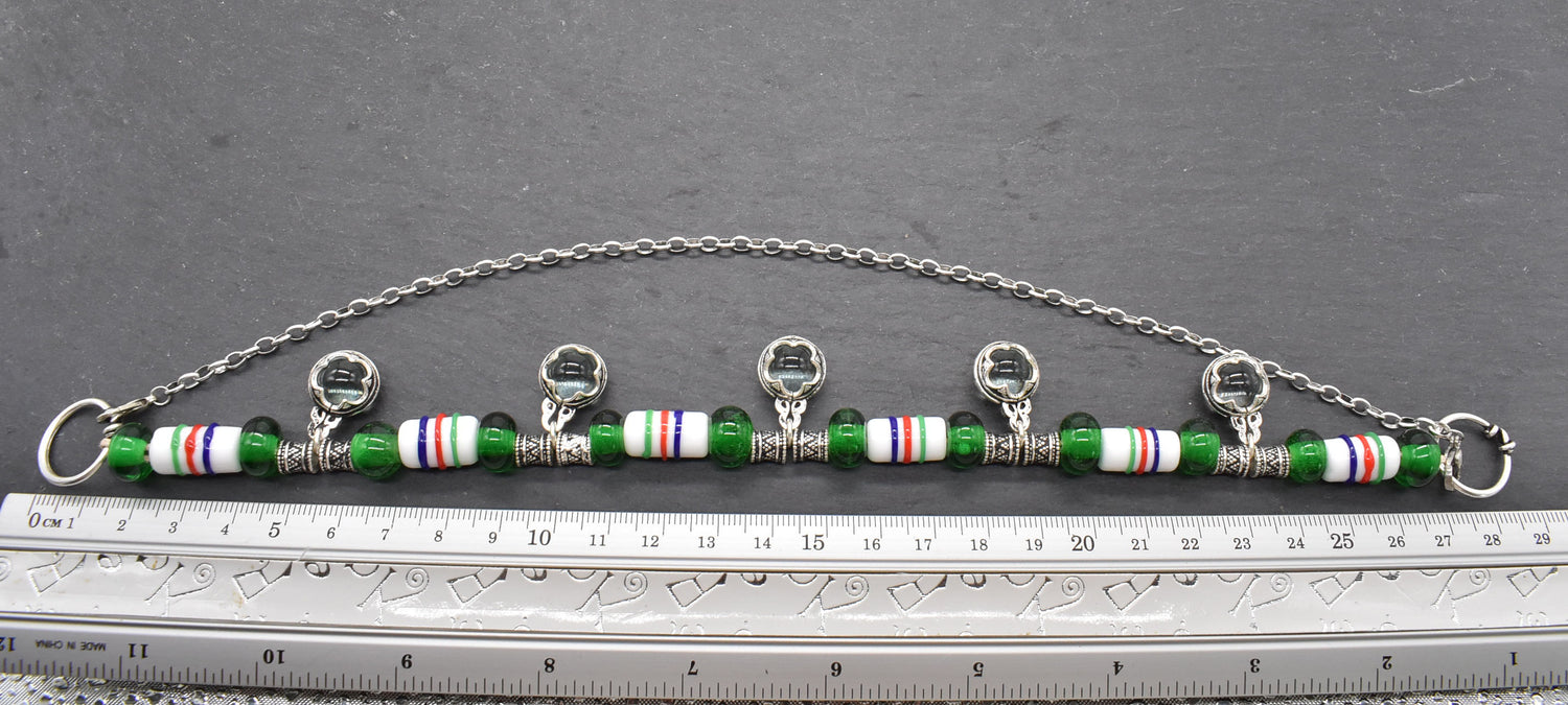 Maße in cm der Gotland Glasperlenkette in silber, grün und weiß von BELANAS SCHATZKISTE – Historischer Schmuck für die Wikingerin 