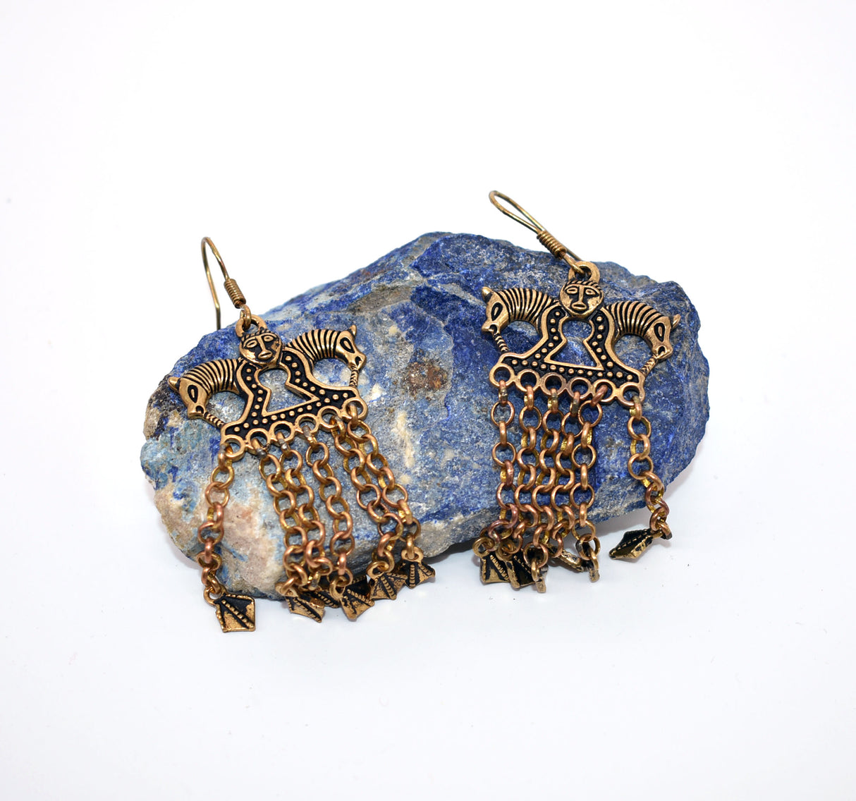 Wikinger Ohrringe mit Pferden auf einem blauen Stein  – Klapperanhänger aus Bronze - Ohrschmuck für die Wikingerin