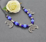 Wikinger Kette mit Lunula – Nordischer Mondanhänger mit blauen Glasperlen
