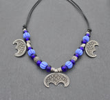 Wikinger Kette mit Lunula – Nordischer Mondanhänger mit blauen Glasperlen