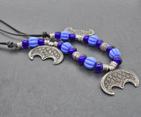 Wikinger Kette mit Lunula – Nordischer Mondanhänger mit blauen Glasperlen