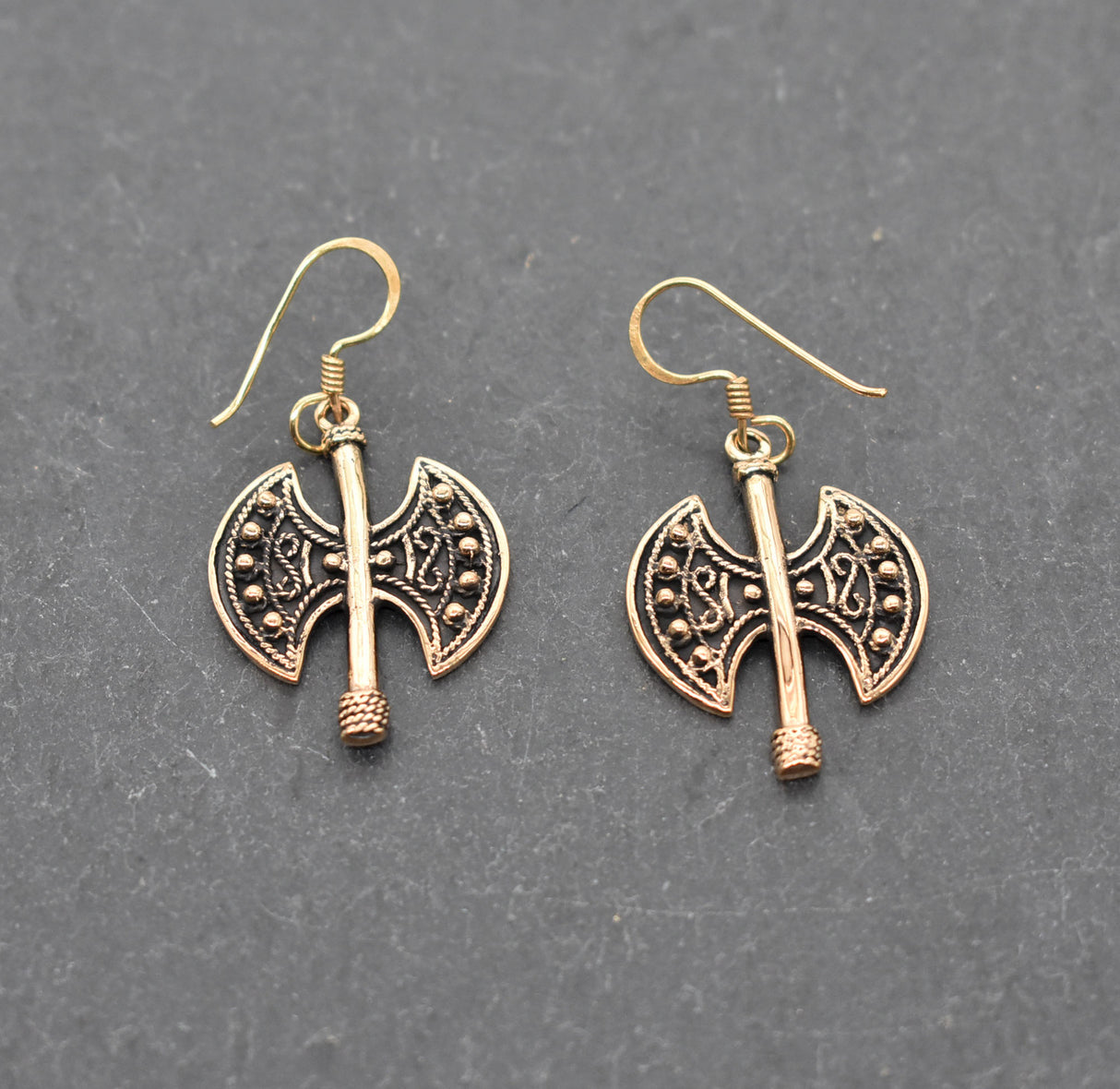 Wikinger Doppelaxt Ohrringe aus Bronze – Mittelalterlicher Ohrschmuck für Kriegerinnen