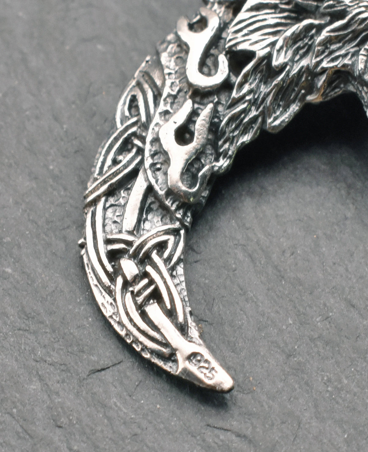 Details des Wolfanhängers mit 925er Stempel