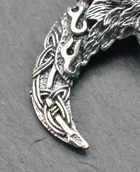 Details des Wolfanhängers mit 925er Stempel