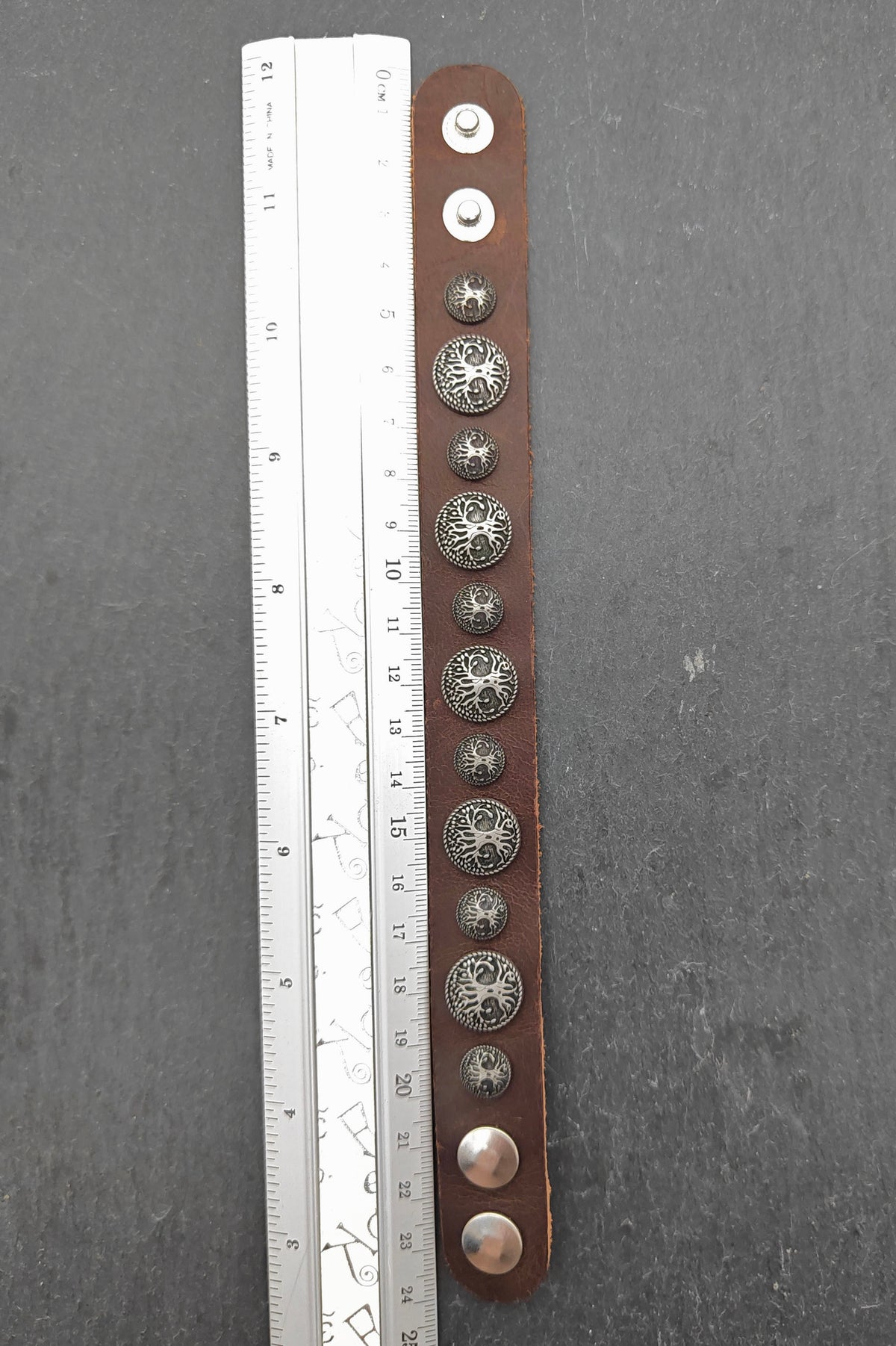 Länge des Yggdrasil Lederarmband verstellbar - braun