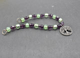 Yggdrasil Fibelkette im Wikinger-Stil – Handgefertigt mit silberfarbenem Anhänger und Glasperlen in hellgrün und dunkellila