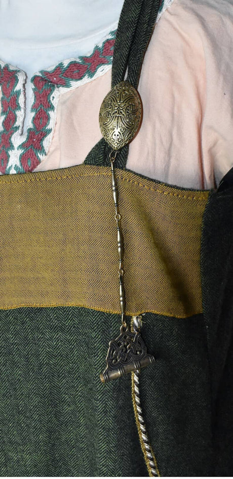Birka nadeldose im jelling-stil an stabkette