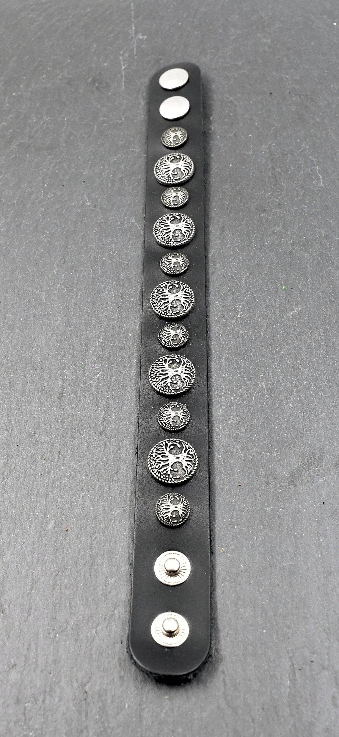 Rückseite des Yggdrasil Lederarmband schwarz