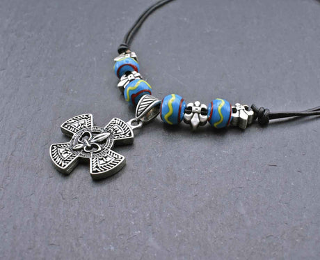 Fleur-de-lis-kette mit glasperlen - halskette