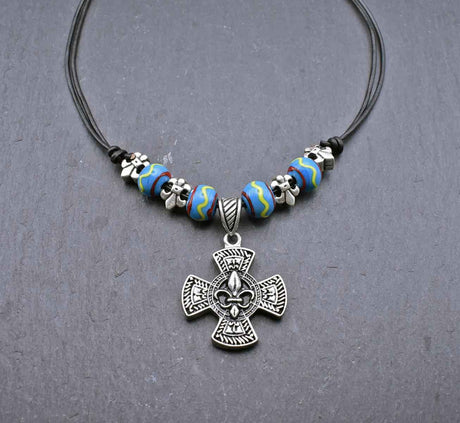 Fleur-de-lis-kette mit glasperlen - hellblau silber - halskette