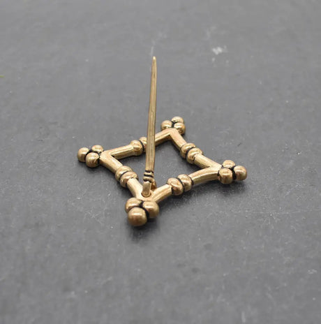 Fürspan „bamberger reiter“ – mittelalterliche rautenfibel aus bronze - brosche
