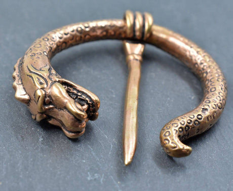 Große drachenfibel - penannular - fibel