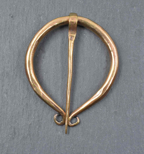 Große ringfibel aus bronze - penannular