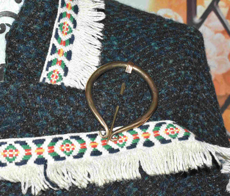 Große ringfibel aus bronze - penannular