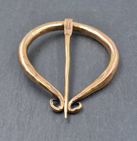 Große ringfibel aus bronze - penannular