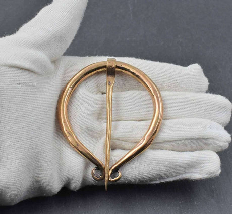 Große ringfibel aus bronze - penannular