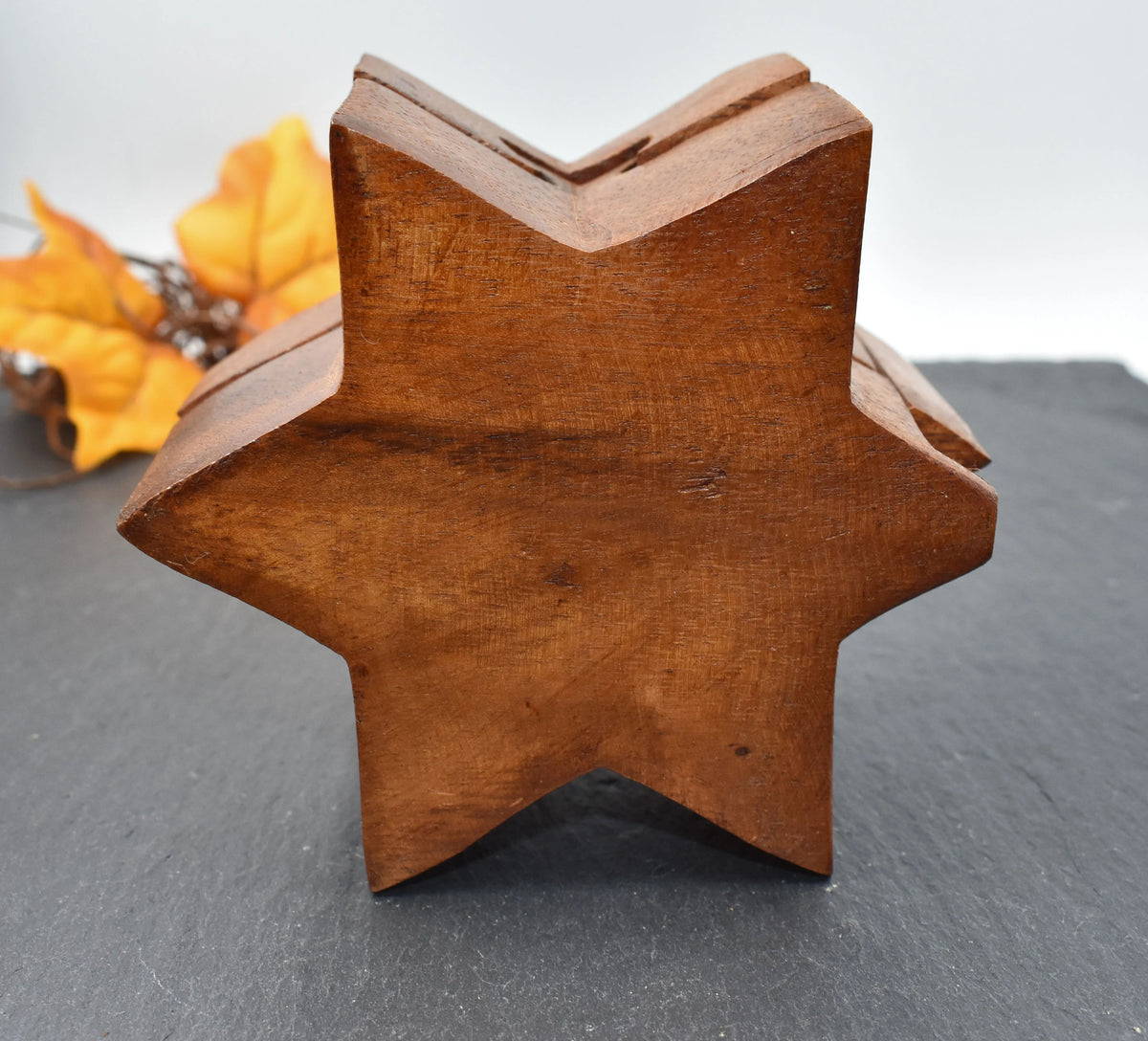 Rückseite der Stern-Puzzledose aus Holz mit Geheimfach
