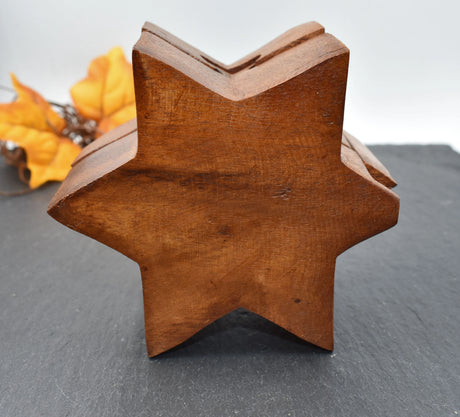 Rückseite der Stern-Puzzledose aus Holz mit Geheimfach

