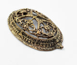 Große Wikinger-Schalenfibeln P49/R651 aus Bronze

Diese großen Schalenfibeln aus Bronze orientieren sich an wikingerzeitlichen Ovalfibeln des Typs Petersen 49 / Rygh 651. Ihre durchbrochene Oberschale mit verschlungenen Tiermotiven macht sie zu einer besonders auffälligen Ausführung der klassischen Ovalfibel.

Mit etwa 11,3 cm Länge und einem Gewicht von rund 150 g je Fibel sind sie deutlich größer als viele andere Schalenfibeln