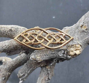 Kleine keltische Brosche mit Knotenmuster