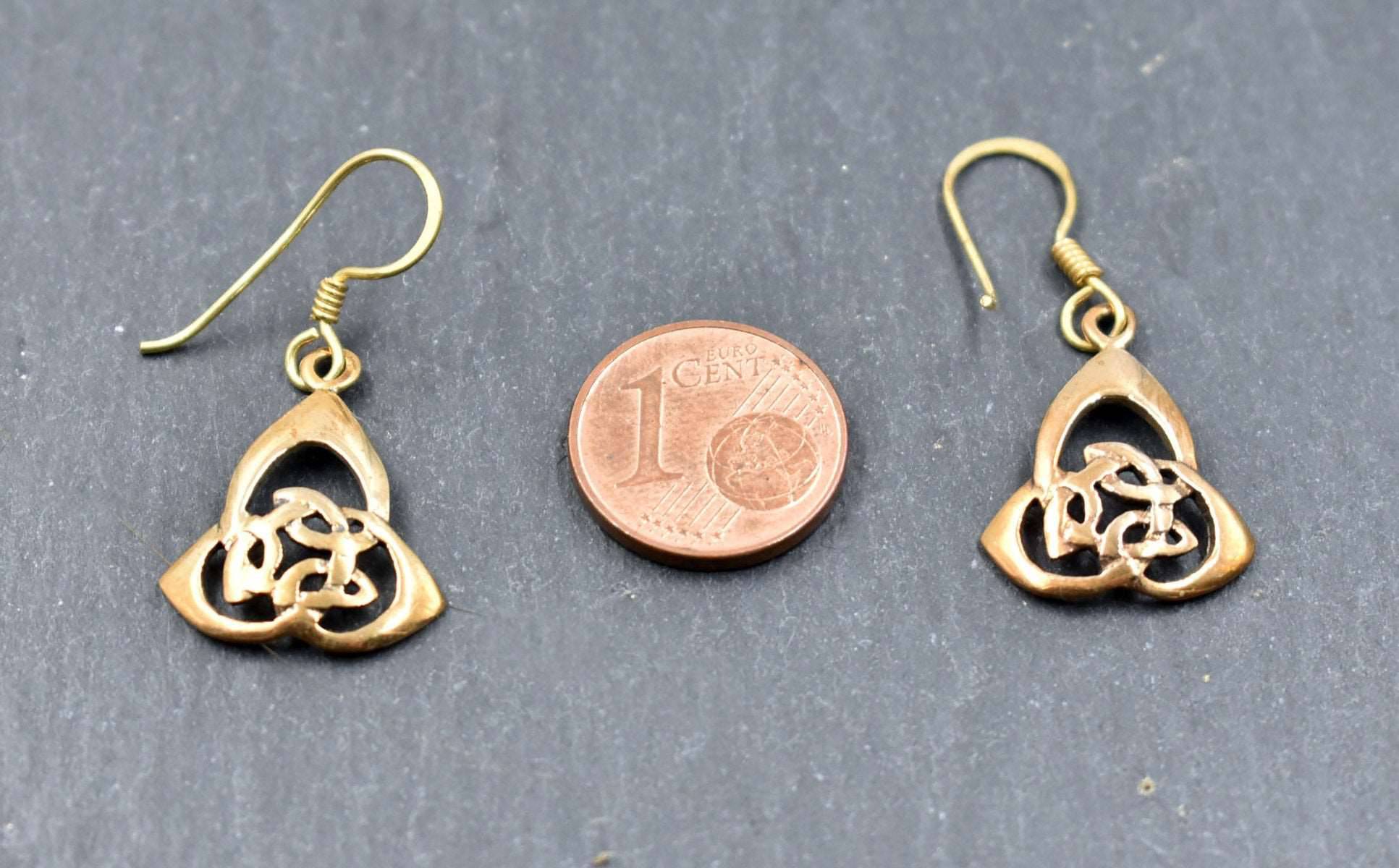 Triquetra-Ohrringe keltisch aus Bronze mit ! Cent zum Größenvergleich