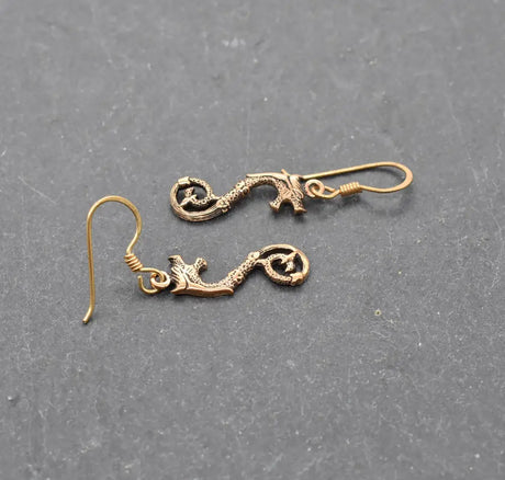 Keltische drachen-ohrringe aus bronze - ohrringe