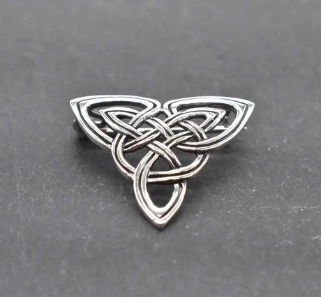 Keltische knotenbrosche aus 925er sterling silber - brosche