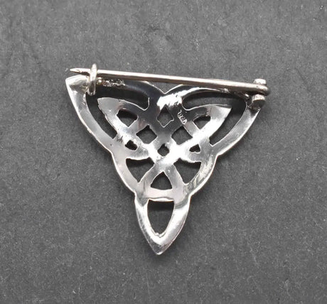 Keltische knotenbrosche aus 925er sterling silber - brosche