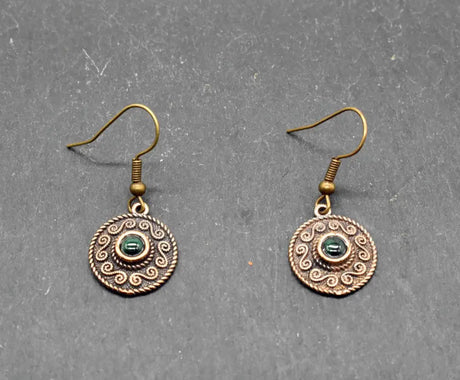 Keltische ohrringe aus bronze mit malachit oder jaspis - grün