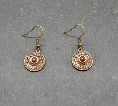 Keltische ohrringe aus bronze mit malachit oder jaspis - rot
