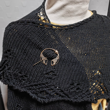 Keltische ringfibel aus bronze mit knotenmuster - penannular